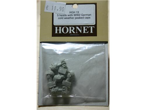 5 heads withWW2 German cold weather peaked caps- HH13  - modelli hornet