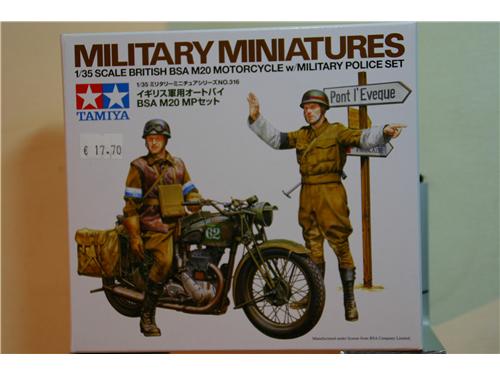 Motocicletta inglese BSA M20 con figurini polizia militare. - modelli Tamiya